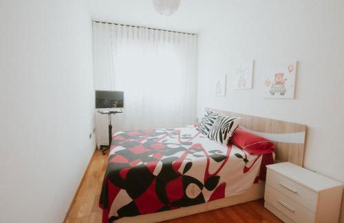 Family & Friends Apartment with Pool - Foto 14