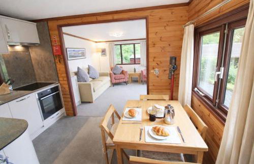 Neaum Crag Lodge ideal for a couple or family with young children in a woodland setting at Skelwith Bridge - Foto 5