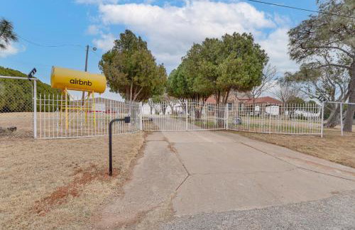 3 Mi to Dtwn Wichita Falls Gem with Private Sauna! - Foto 28