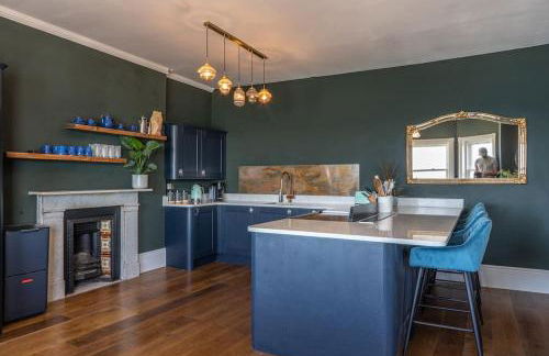 Luxury Penthouse Retreat with Epic Ocean Views & Log Burner - Foto 124