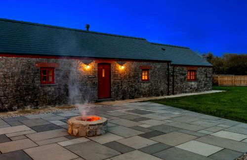 Beudy Howel - beautiful barn conversion with fire pit, close to beaches - Photo 12