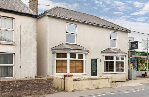 Spacious 4-Bed Near City & Sea - Foto 36