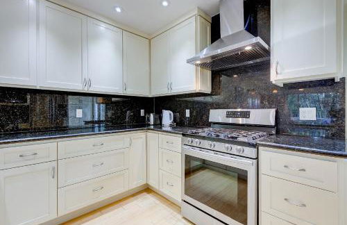 Santana Row Garden Retreat Private Executive Residence with Koi Pond and Waterfall Walk to Santana Row Valley Fair Dining and Shopping Private Entrance - Photo 13