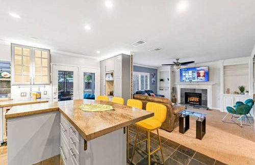 5 BR w/ Pool, close to Six flags, cowboy stadium, Globe Life field - Foto 5