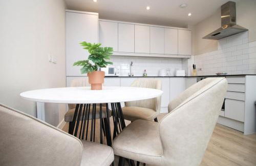 Stylish 2-Bed Apartment in the Heart of Cardiff Bay - Foto 17
