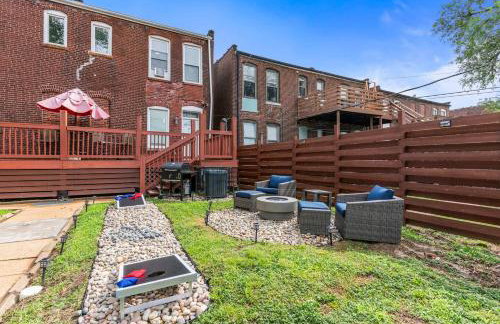 Abstract Haven | Stylish 1BR by Tower Grove - Photo 9