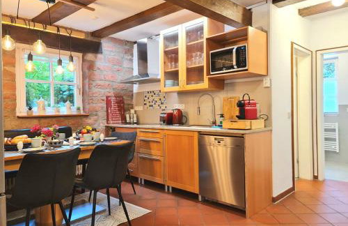 AVAHOME: Haus für 16, WLAN, Parkplätze, Netflix, Nespresso - Foto 15