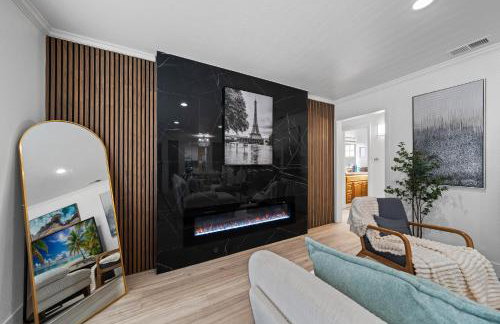 Entire Private Home with 4 Bedrooms 2 Bathrooms, Hot Tub, King Bed, 80 TV, Gated Yard, Ranch Style, Available Now - Foto 24