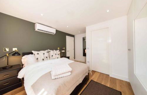 7 Borough Apartments - Spacious 2-Bed, 2-Bath in Prime Location - Foto 4