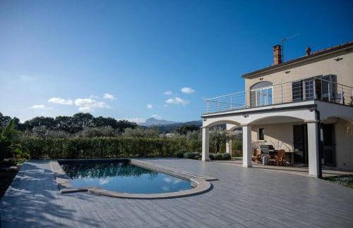 Rez de maison neuve Piscine WiFi Poolhouse en Pierre - Foto 20