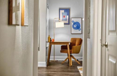 Walk to AT&T Stadium - Modern 2BR With Backyard - Foto 37