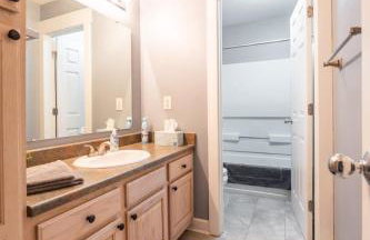 6BR Downtown Side-by-Side Townhomes 2 Garages - Foto 44