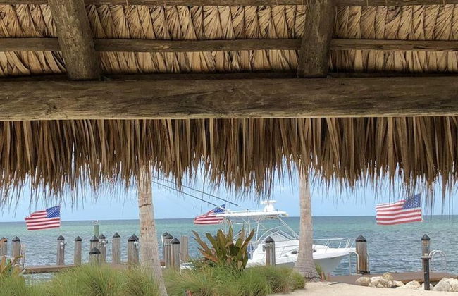 2 Beautiful 4 Bed 3 Bath Pool Home w Free Dock - Foto 5