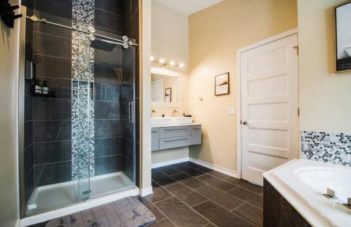 Modern Home of Style & Comfort! - Foto 21