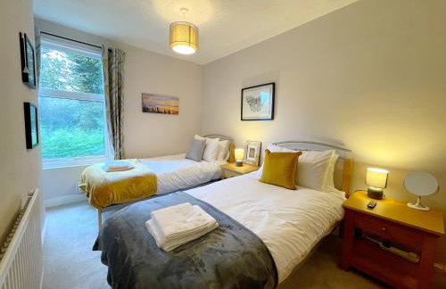 Stylish cottage in vibrant riverside village - Foto 8