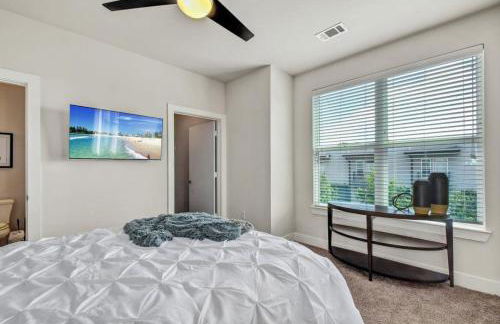 2BR Airy Getaway Near Downtown Pool Gym - Foto 17