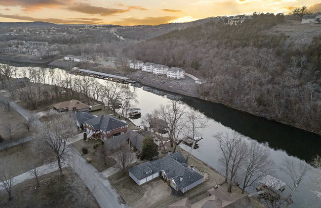 Foggy River Retreat For 16! - Photo 47