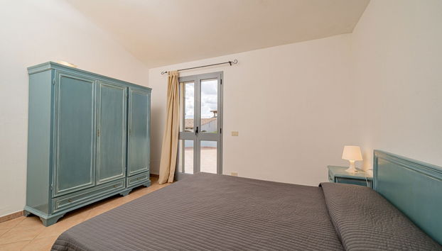 ISA-Residence with swimming-pool in Cala Girgolu, apartments with private outdoor area - Foto 2, Habitación