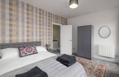 Spacious 3BR Home w Terrace - Ideal for Groups - Photo 19