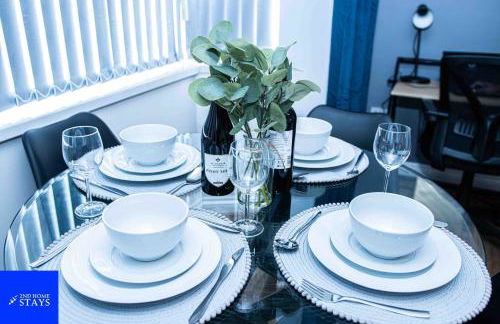 2ndHomeStays-Walsall- A Charming 3-Bed Home with Landscape View - Suitable for Contractors and Families -Large Parking for 3 Vans - Sleeps 7- 7 mins to J10 M6 and 21 mins to Birmingham - Foto 8