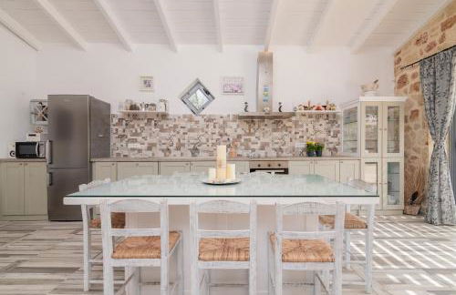 Villa Daniela - Private Pool and Serene Location, by ZanteWize - Foto 24