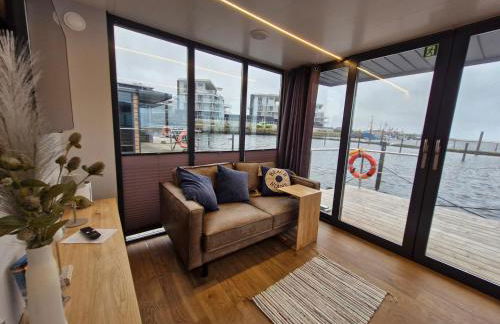 Hausboot Fjord Cumulus Solarboot mit Biosauna in Wendtorf - Foto 1