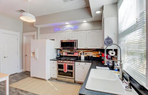 Hip and Spacious Midtown Cottage near Beale Street - Foto 8