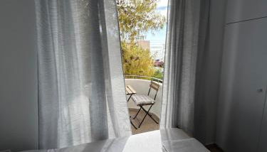 Sunny Modern Beach Retreat Steps from the Shore - Foto 4