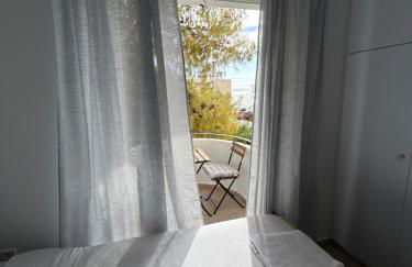 Sunny Modern Beach Retreat Steps from the Shore - Photo 4