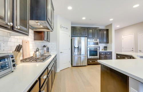 Luxe Roseville Home with Pool and Hot Tub! - Foto 9