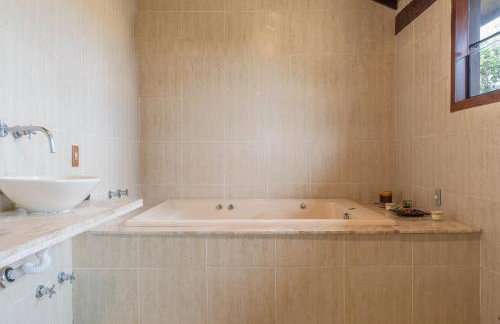 Exclusiva casa em Geriba com vista para o mar - Foto 33