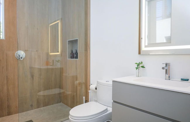 The Modernista 2 - Large Townhome With Pool - Foto 40