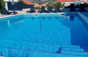 Villa Barbara & Zoran with free parking and heated swimming pool - Photo 4