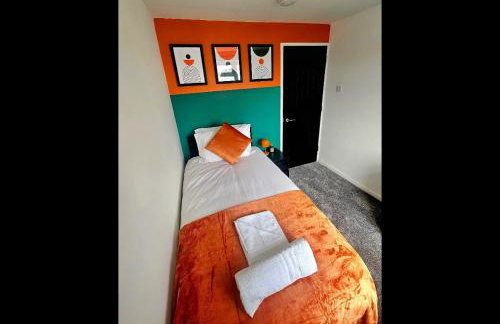 Newly refurbed - sleeps 6 - long stay - Foto 7