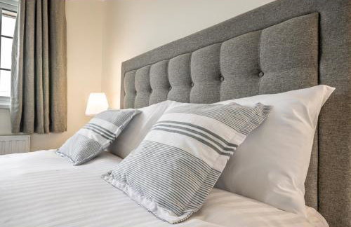 4 Bed Retreat with Balcony & Estuary views - Photo 39