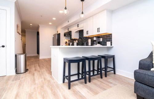 NEW 3BR-3BA Beach Block with Parking - Photo 8