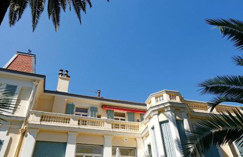 PALMERAIE - Magnifique appartement d'époque avec Vue Mer 4 personnes avec terrasse Le Port Nice - Photo 41