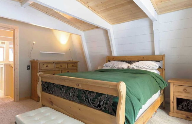 Zephyr by Avantstay Stylish Modified A Frame w/ Access To Tahoe Donner - Foto 10