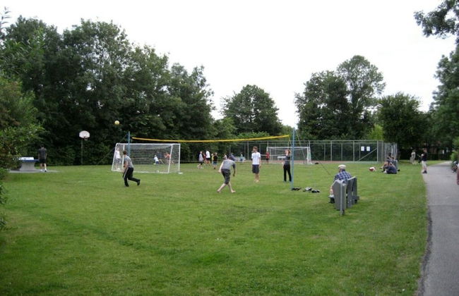 Welcoming Apartment Near Lake - Photo 19