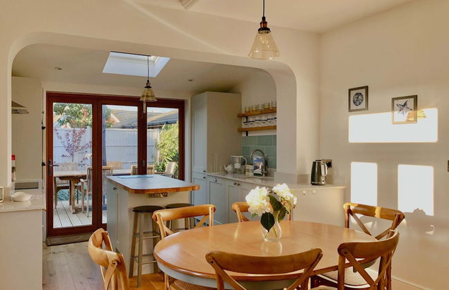 Charming Seaside Cottage - 5-min Walk to Beach - Photo 15