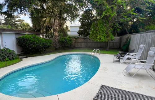 Say YES To Spring! 4BR Home w private pool 2 min to Destin beaches - Foto 3