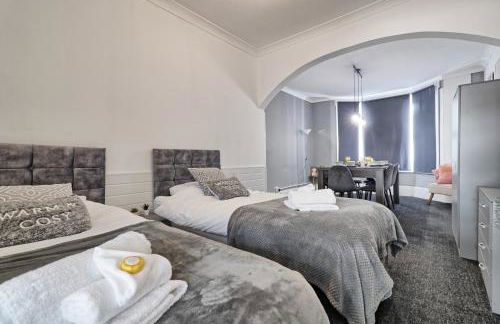 Beautiful Spacious four bedroom house with parking for 2 cars, 5 minute walk to southend station - Foto 14