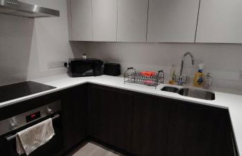 Bee City Cosy Stay - Near Train Stations and Shopping Centre with Paid Private Parking, 500Mbps Internet and Netflix - Foto 12