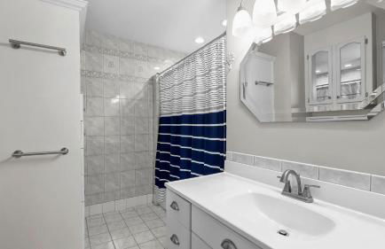 Lakefront Home w Pool, Dock, Fire Pit & Game Room Sip, Sip Away by Avantstay - Foto 72