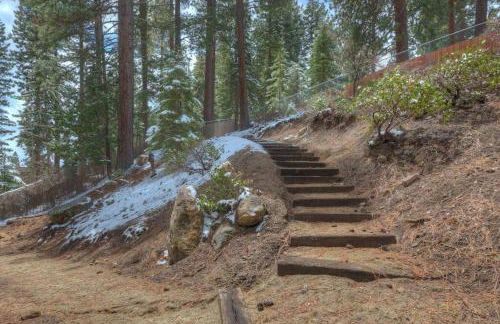 Extra Spacious 2BR Cabin w Office and Outdoor Deck - Foto 14