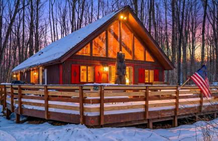 Evergreen Lodge by AvantStay Poconos Lake Cabin Fireplace Large Deck Near Jack Frost Kalahari - Foto 2