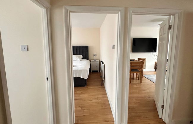 2 Bedroom Apartment-sleeps 6-parking-wifi - Photo 7