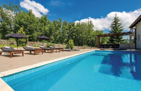 4 Bedroom Gorgeous Home In Jurdani - Photo 1