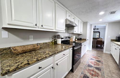 Cozy 5BR Family Retreat Firepit Games Patio - Foto 22