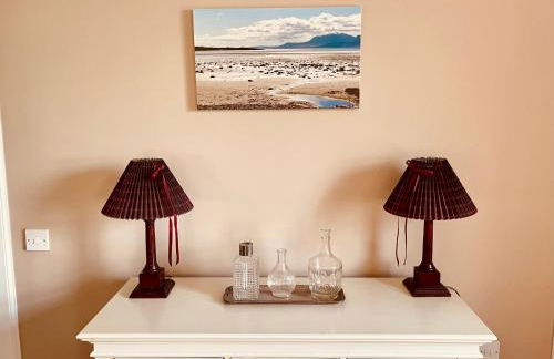 Beautiful spacious old schoolhouse with stunning sea views and beach nearby - Foto 6